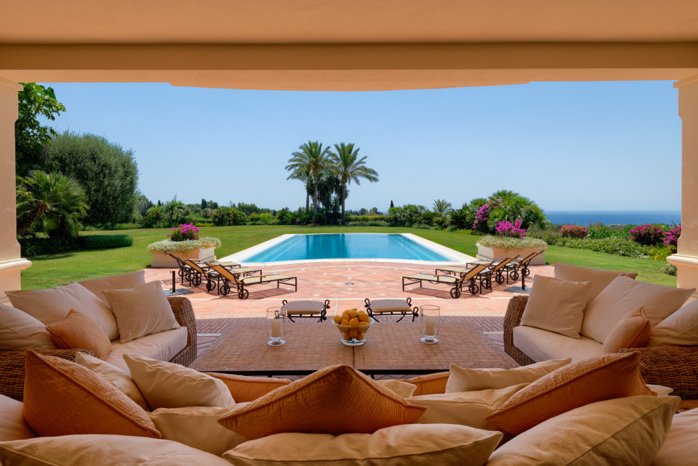 Traditional villa with spectacular views over the coast. Image 12
