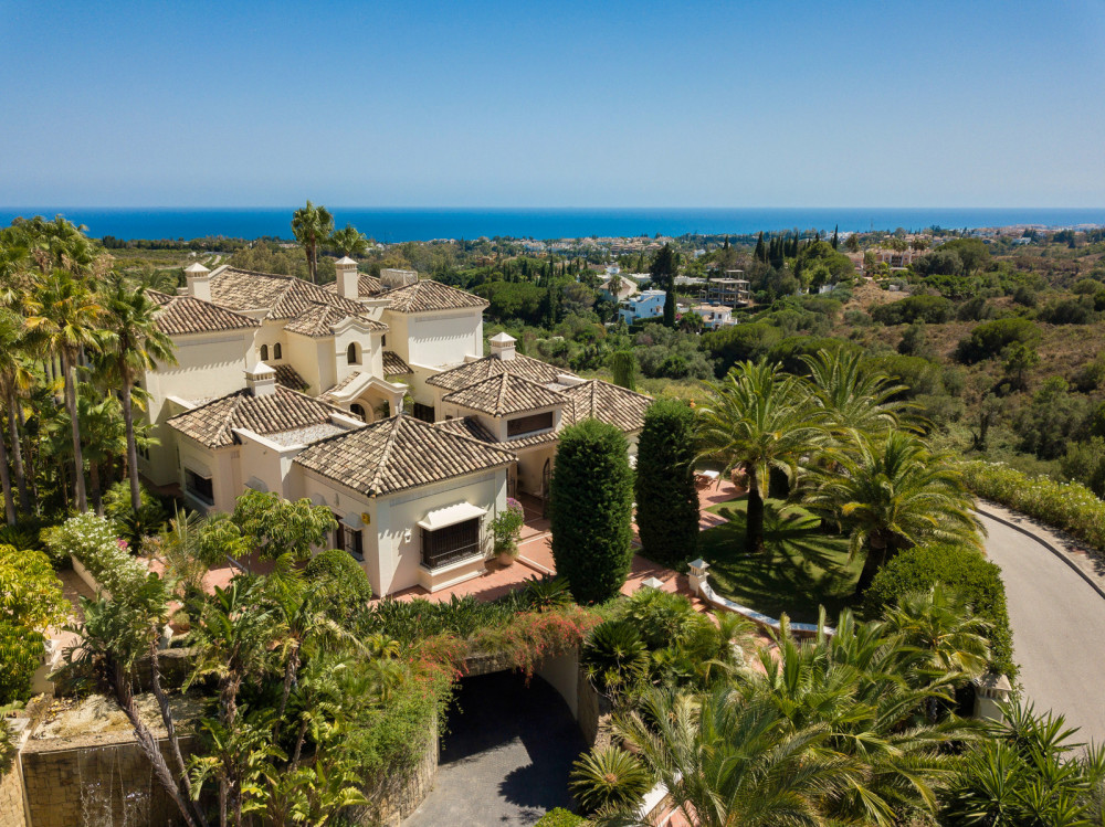 Traditional villa with spectacular views over the coast. Image 13