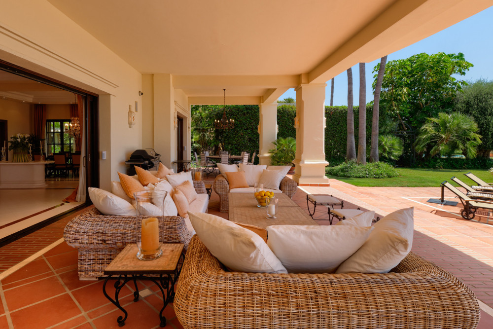 Traditional villa with spectacular views over the coast. Image 15