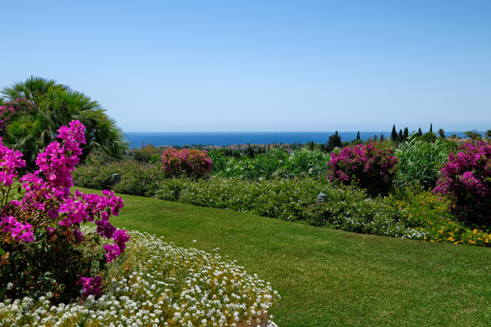 Traditional villa with spectacular views over the coast. Image 16