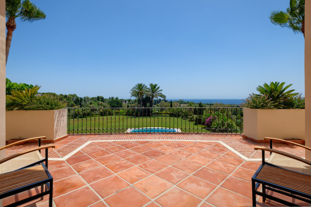 Traditional villa with spectacular views over the coast. Image 22