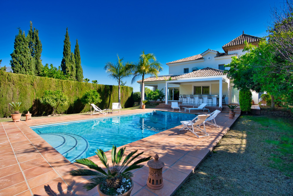 Luxurious Nueva Andalucia villa with views of the Golf Valley and La Concha m... Image 6