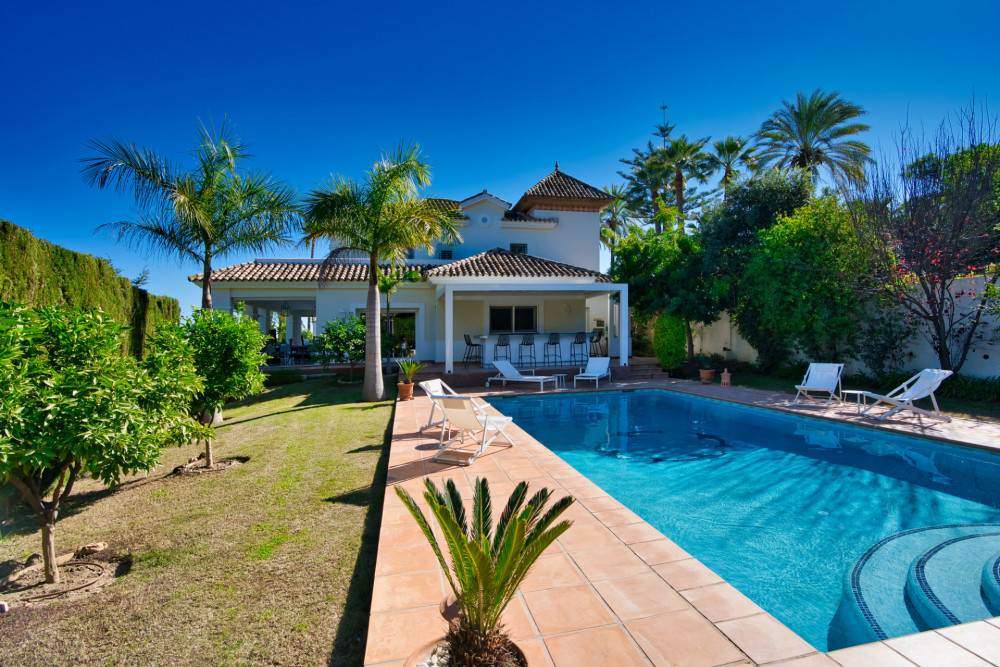 Luxurious Nueva Andalucia villa with views of the Golf Valley and La Concha m... Image 47