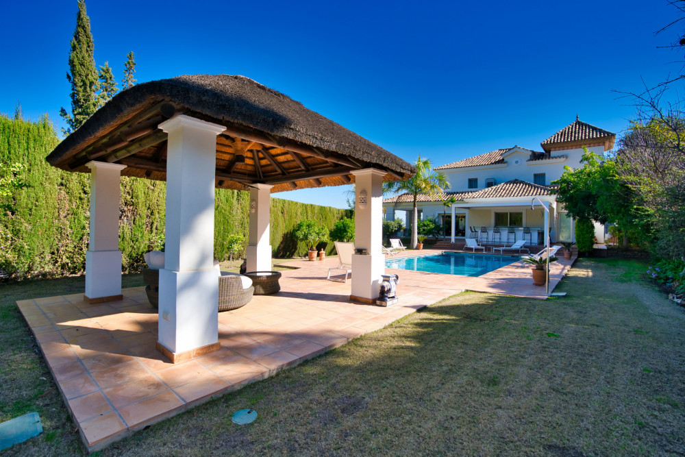Luxurious Nueva Andalucia villa with views of the Golf Valley and La Concha m... Image 48