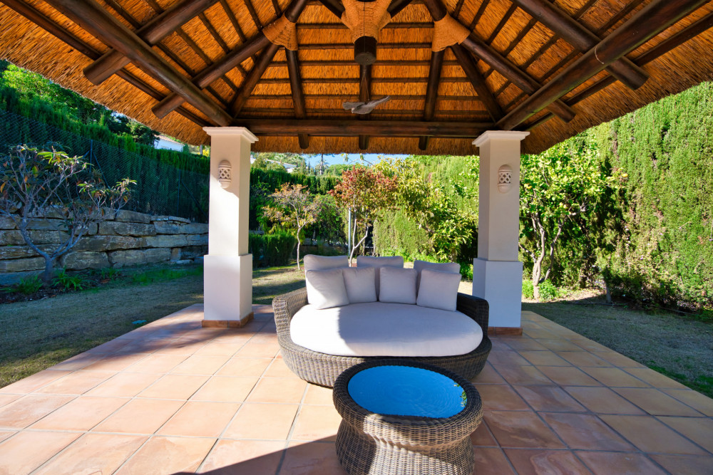 Luxurious Nueva Andalucia villa with views of the Golf Valley and La Concha m... Image 49