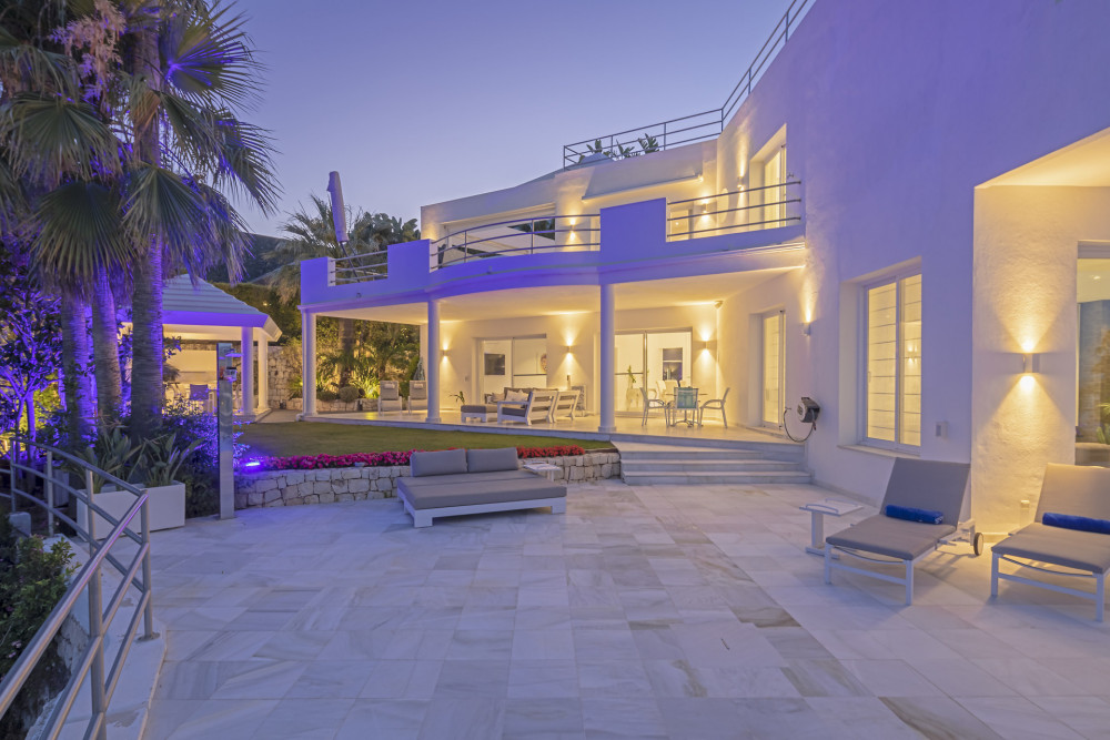 Villa in gated community with spectacular sea views Image 3