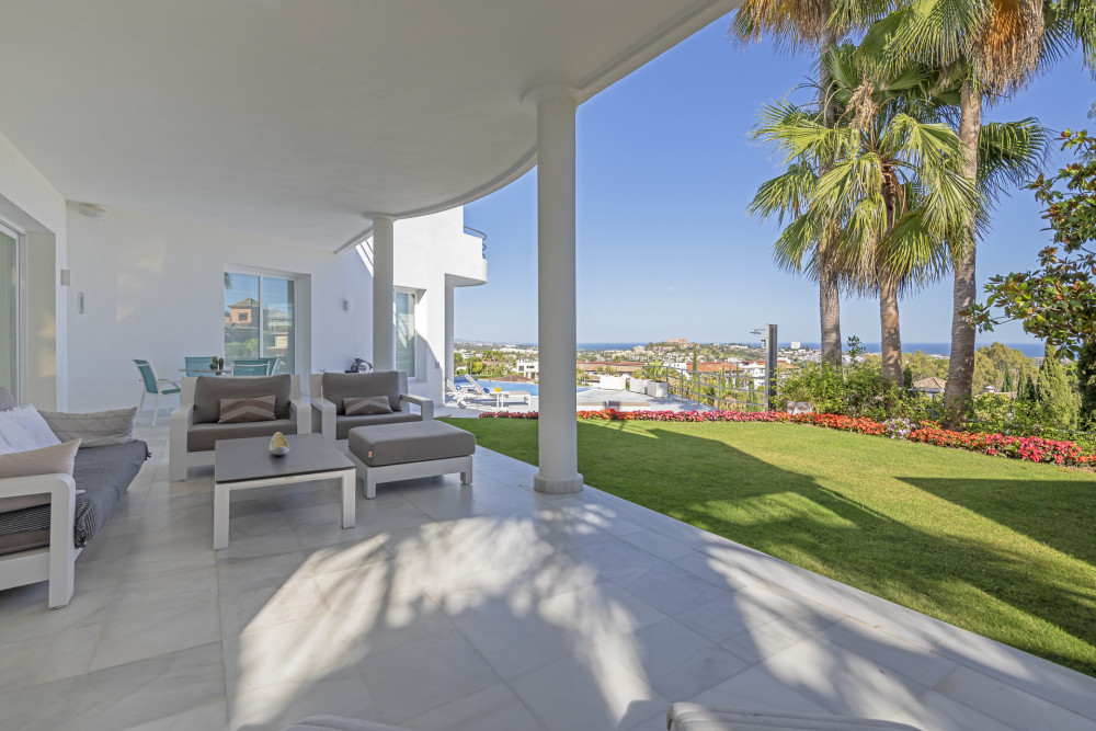 Villa in gated community with spectacular sea views Image 22