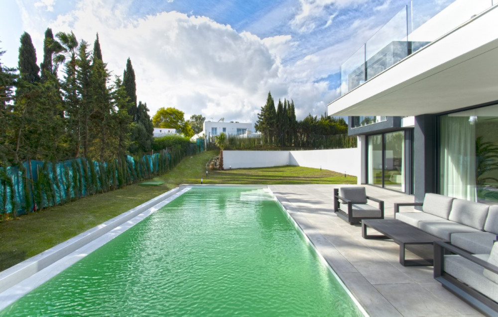 Brand new villa with se views Image 3