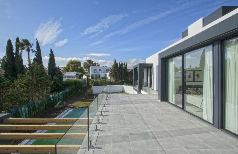 Brand new villa with se views Image 26