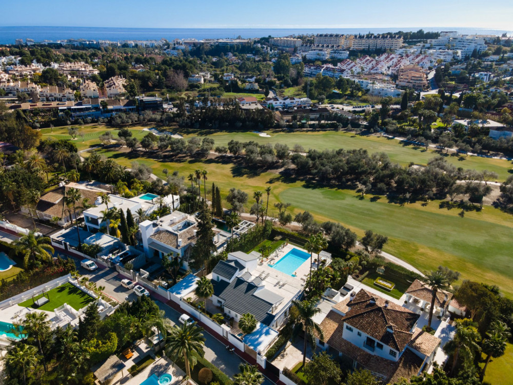 Fantastic investment opportunity in the Golf Valley of Marbella Image 2
