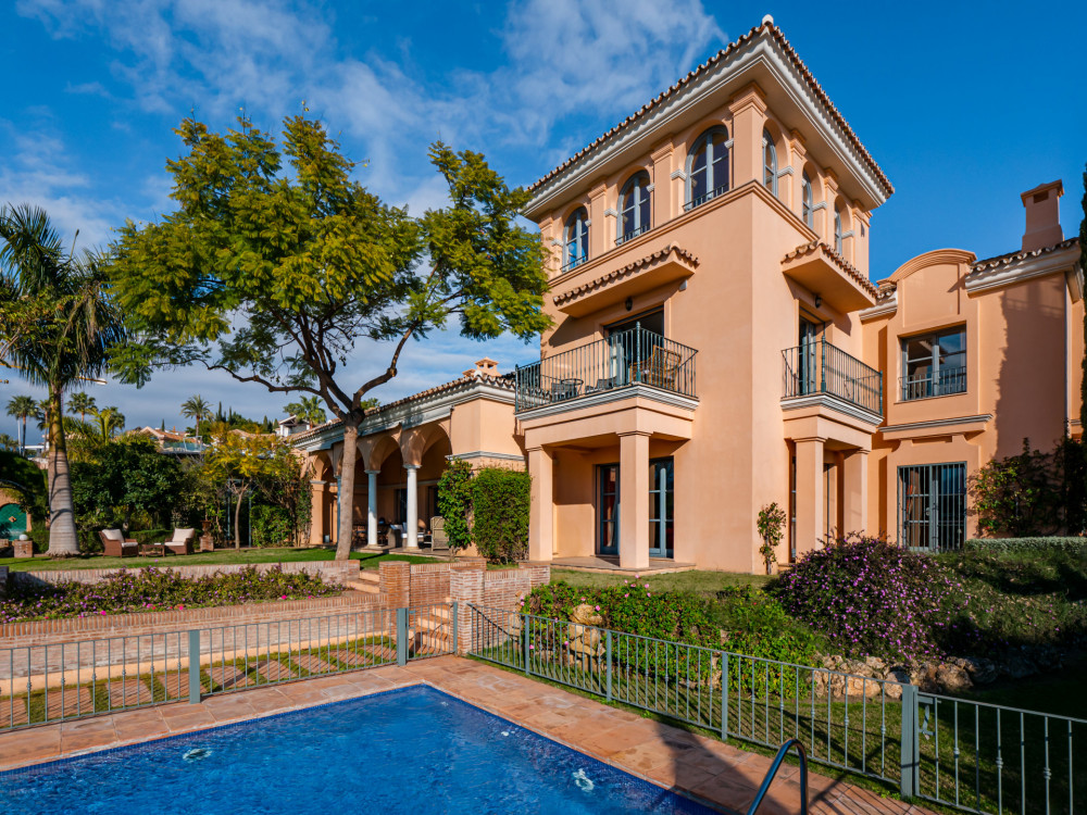 Mediterranean villa with beautiful views Image 2