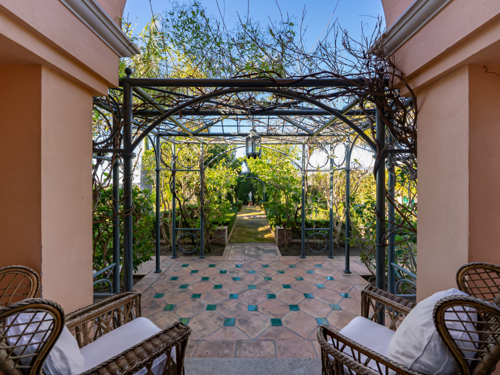 Mediterranean villa with beautiful views Image 36