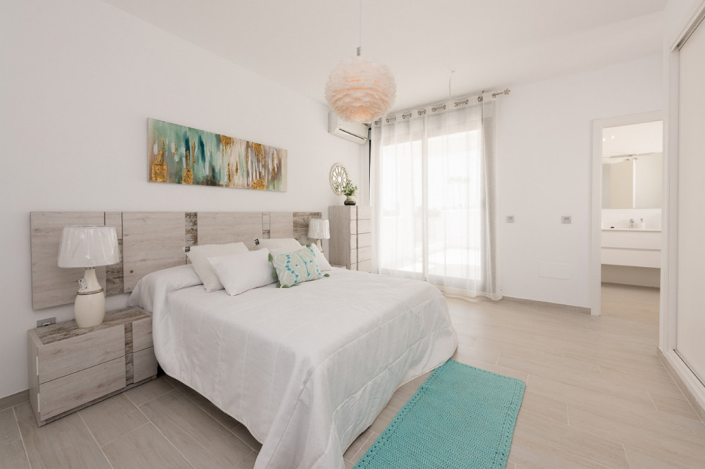 Brand new 2 and 3 bedrooms apartments in Estepona Image 5