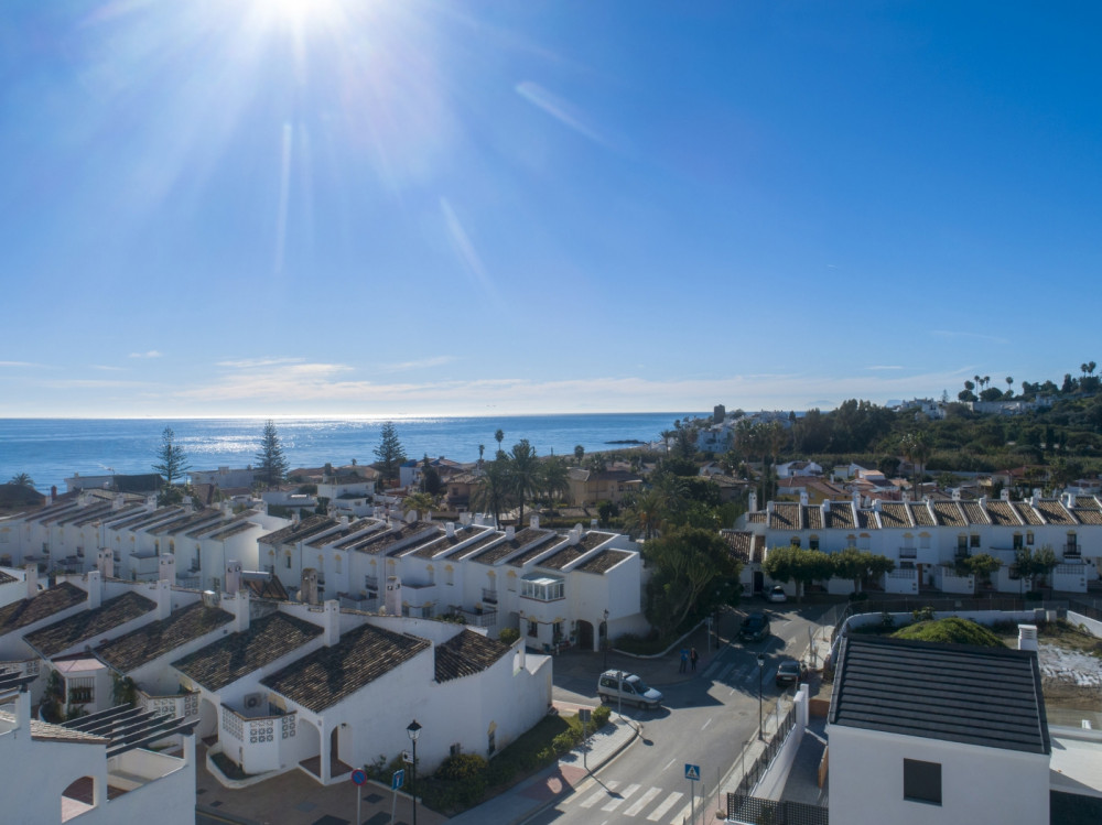 Brand new 2 and 3 bedrooms apartments in Estepona Image 6