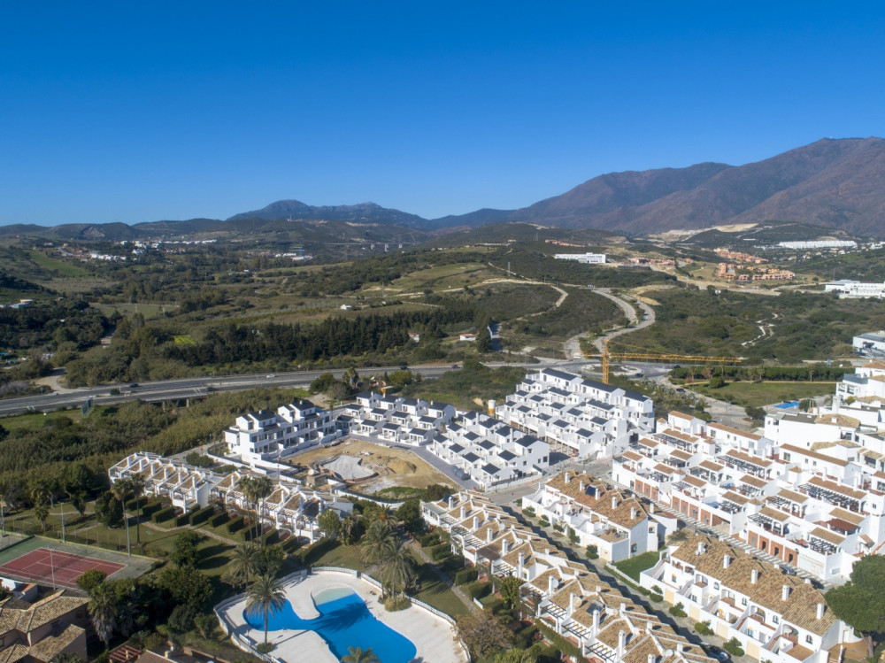 Brand new 2 and 3 bedrooms apartments in Estepona Image 8