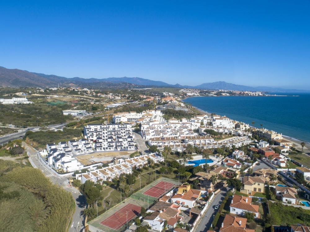 Brand new 2 and 3 bedrooms apartments in Estepona Image 9