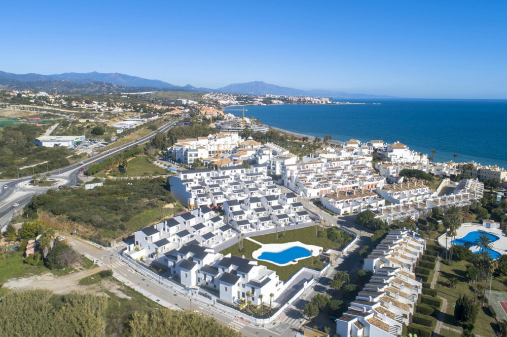 Brand new 2 and 3 bedrooms apartments in Estepona Image 10