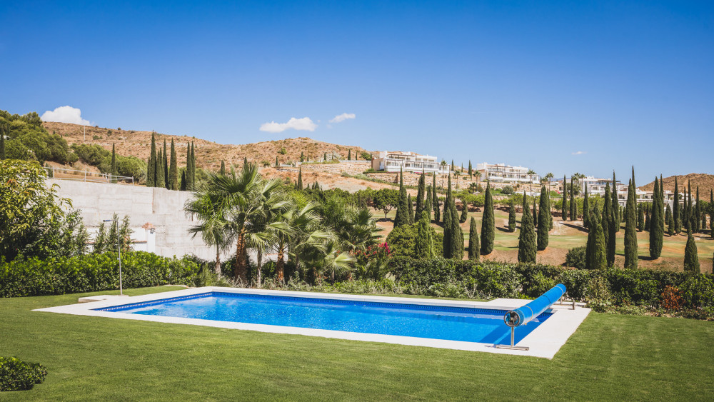 Modern villa with stunning panoramic views Image 2
