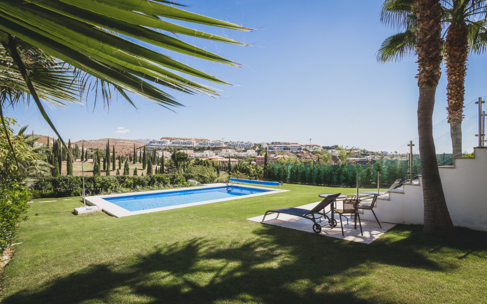 Modern villa with stunning panoramic views Image 3