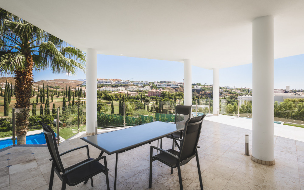 Modern villa with stunning panoramic views Image 7