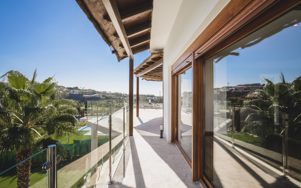 Modern villa with stunning panoramic views Image 8