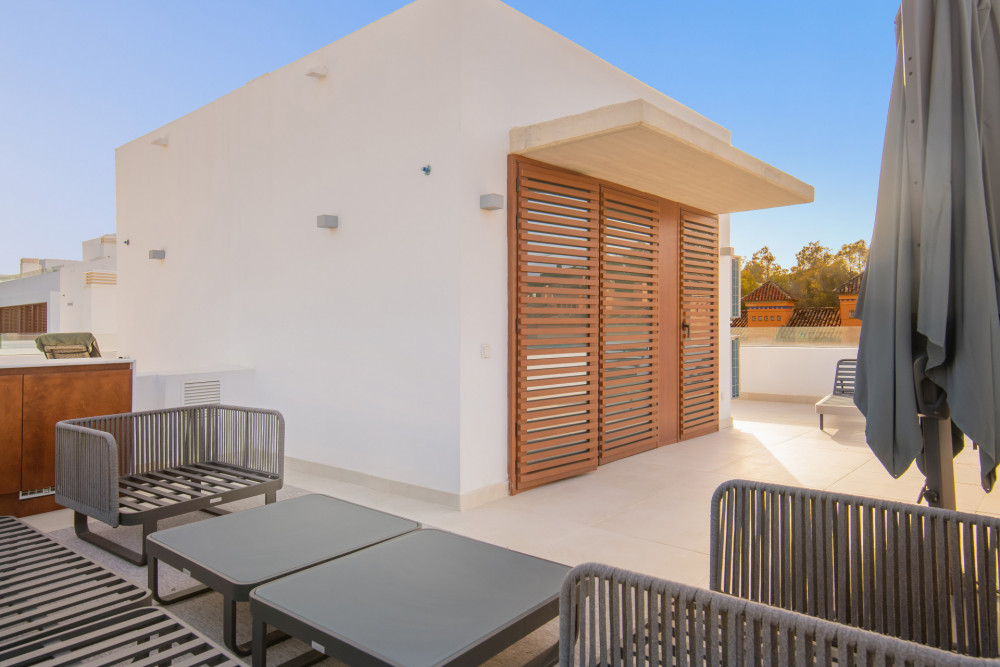Stunning modern villa with walking distance to the beach and Puente Romano Image 38