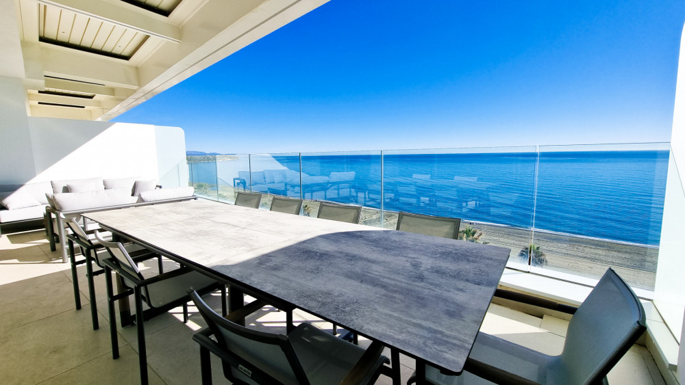 Luxurious 1st line beach penthouse for sale in Estepona, Costa del Sol. Image 1