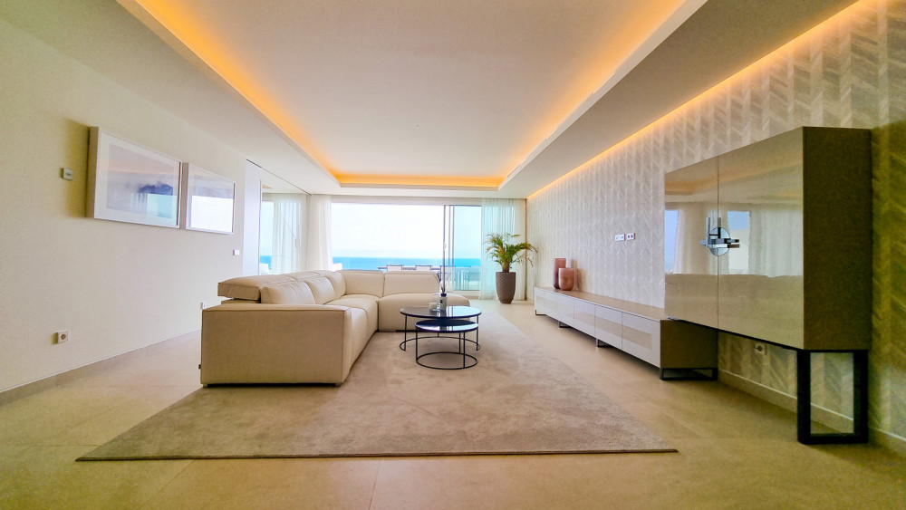 Luxurious 1st line beach penthouse for sale in Estepona, Costa del Sol. Image 4