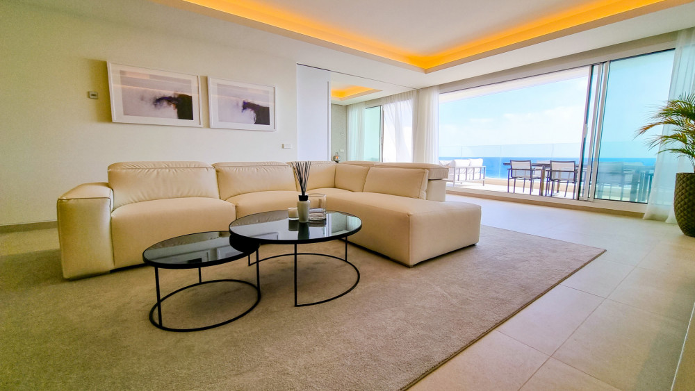 Luxurious 1st line beach penthouse for sale in Estepona, Costa del Sol. Image 5