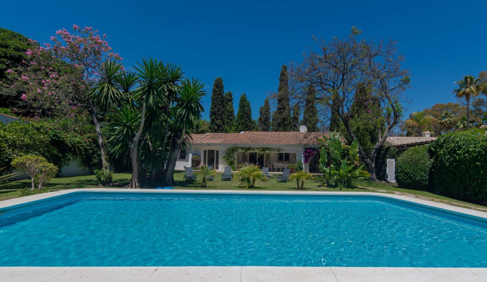 Villa for sale in Cortijo Blanco. Image 2