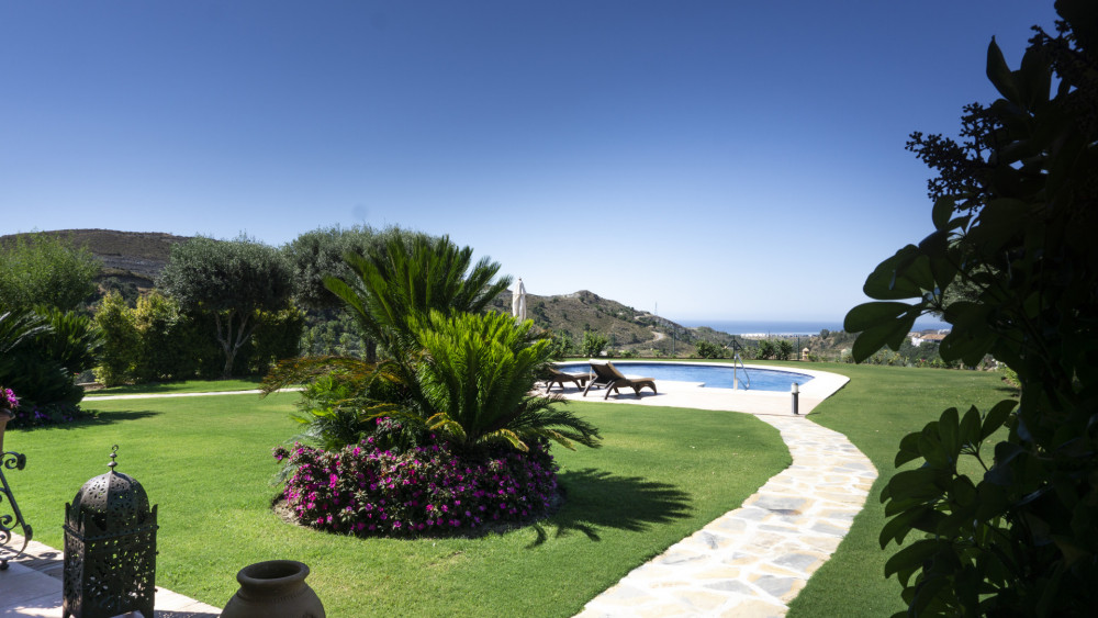 Luxurious villa for sale in Marbella Club Golf Resort, Benahavis Image 4