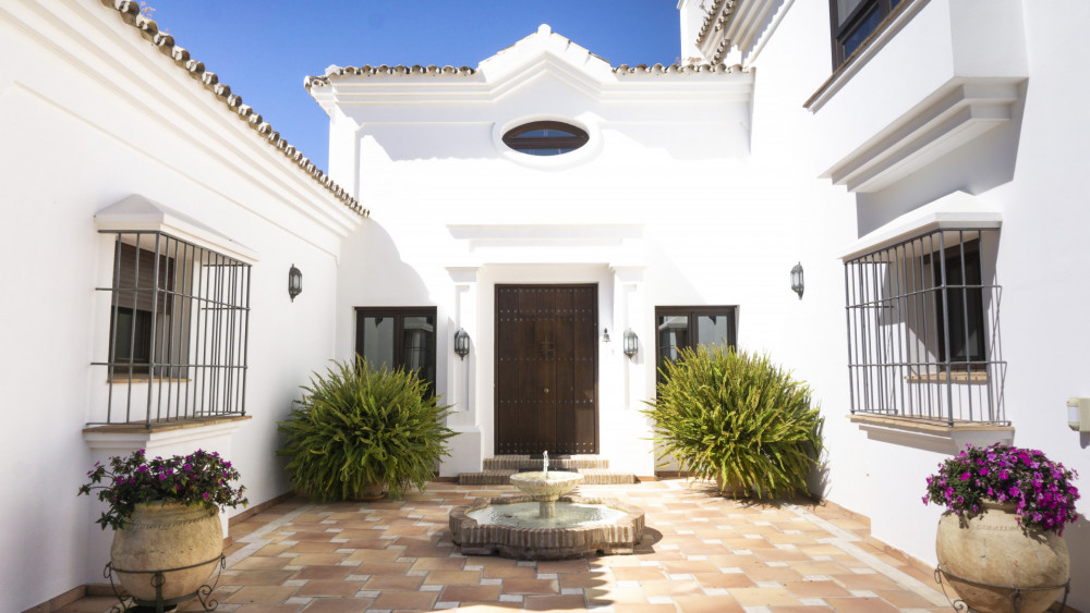 Luxurious villa for sale in Marbella Club Golf Resort, Benahavis Image 12