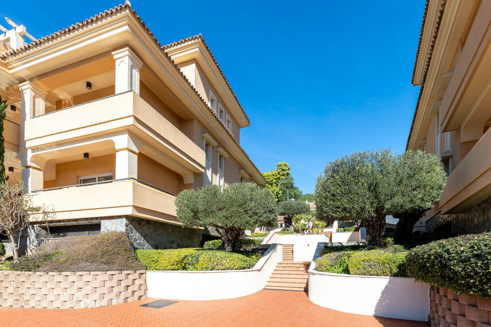 ATTRACTIVE CONTEMPORARY 4 BEDROOM PENTHOUSE APARTMENT IN SOTOGRANDE Image 17