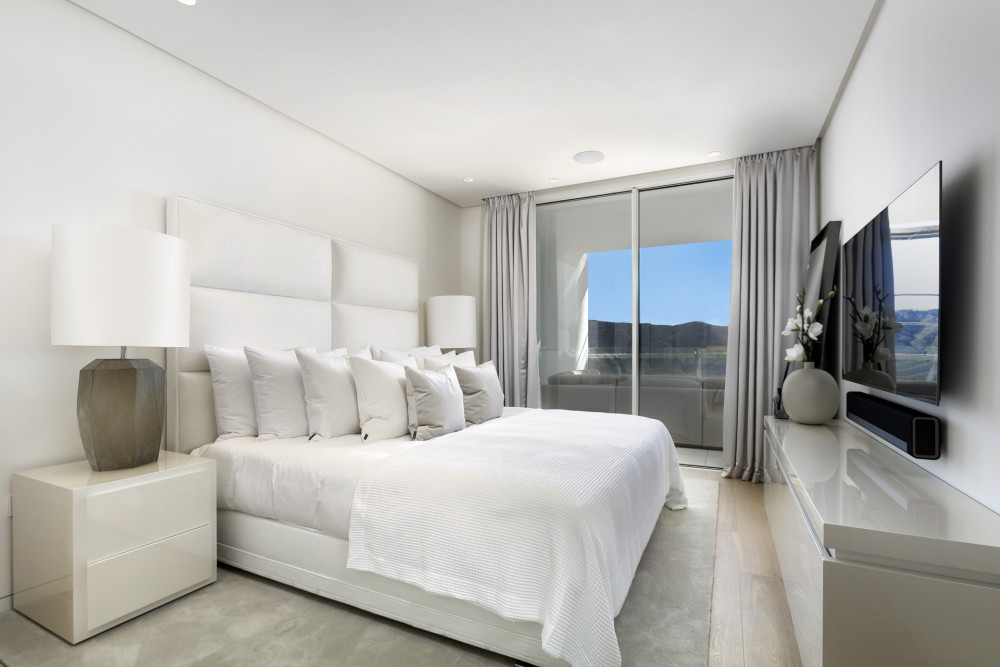 STRIKING CONTEMPORARY 3 BEDROOM APARTMENT WITH STUNNING VIEWS, OJEN MARBELLA Image 10
