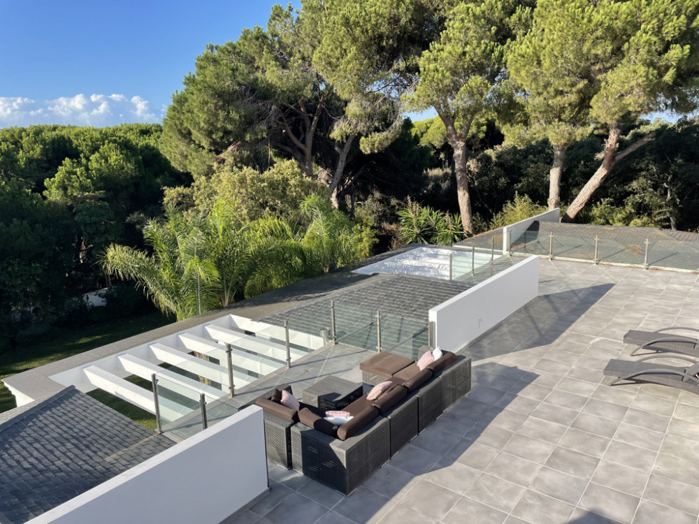 Luxury Villa with indoor pool Image 25