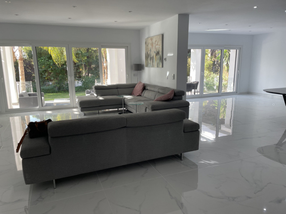Luxury Villa with indoor pool Image 33