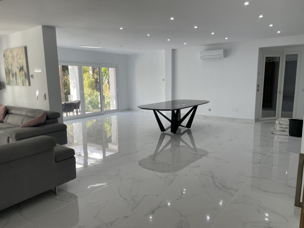 Luxury Villa with indoor pool Image 34