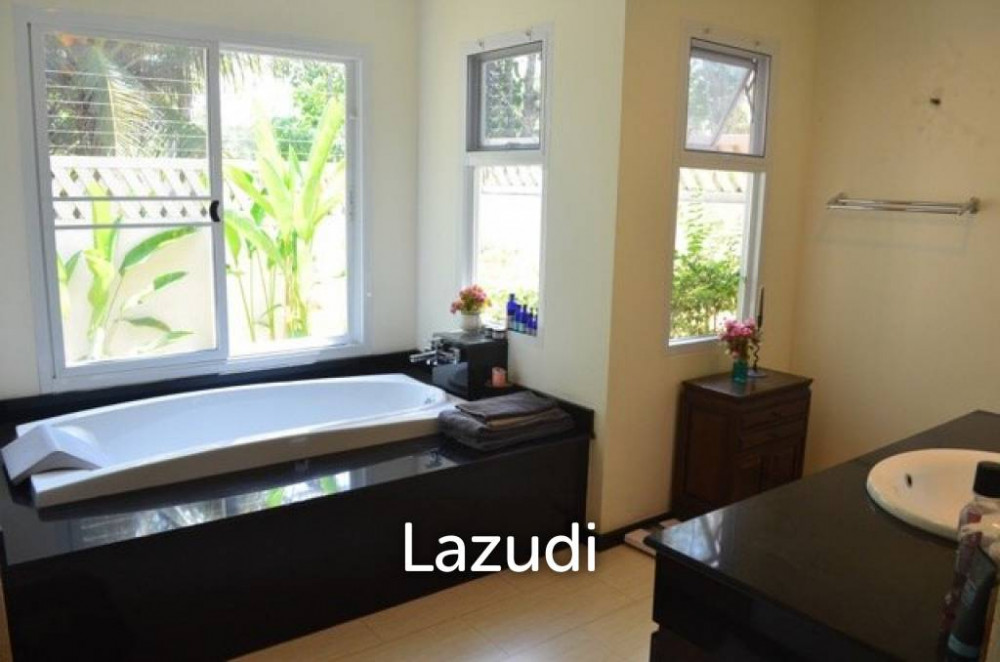 Luxury Balinese style 4 Bedroom Villa Image 17