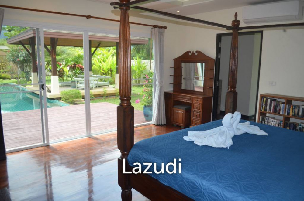 Luxury Balinese style 4 Bedroom Villa Image 22