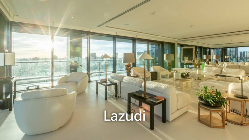 A stunning newly renovated 440 sqm condo at the prestigious Residences at St.... Image 1