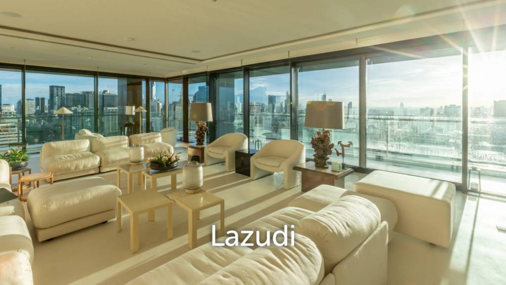A stunning newly renovated 440 sqm condo at the prestigious Residences at St.... Image 3