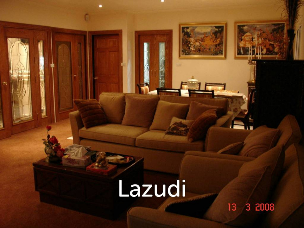 Luxury condominium unit completely renovated for sale near Bangna intersectio...